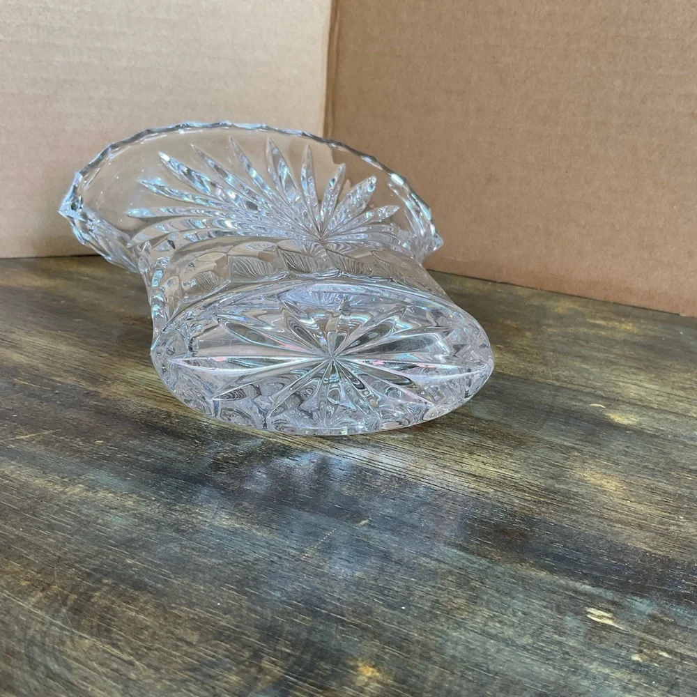 Crystal Fan Vase – Sunburst Pattern – Heavy Pressed Lead Crystal – Scalloped Rim